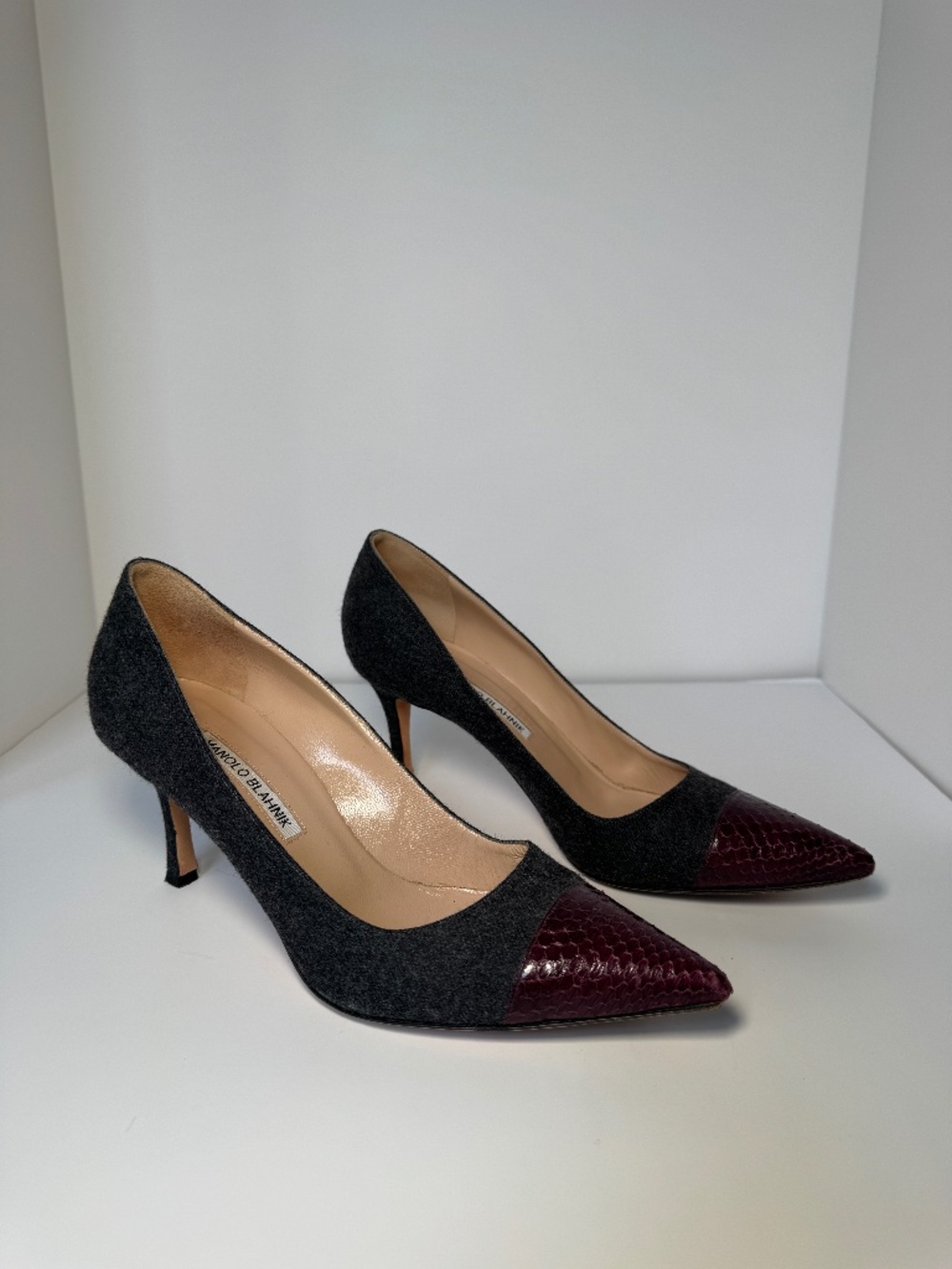 MONOLO BLAHNIK GRAY/BURGUNDY SLIM HEELS POINT TOE PUMP SIZE 38.5